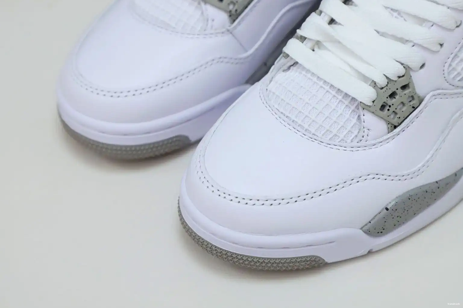 JORDAN RETRO 'WHITE OREO' Kimikick 4 AIR 0522